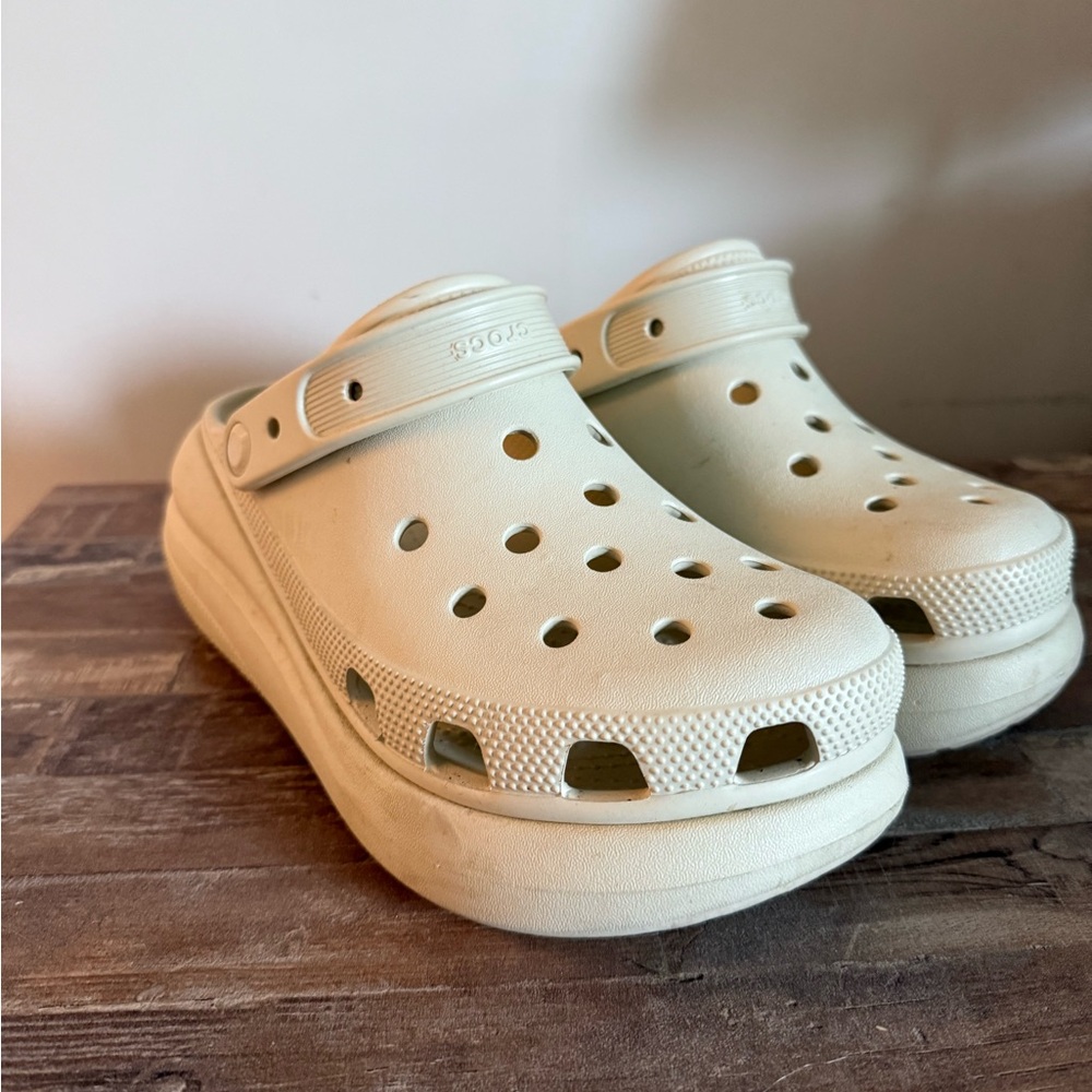 Cream Platform Crocs - W9/M7